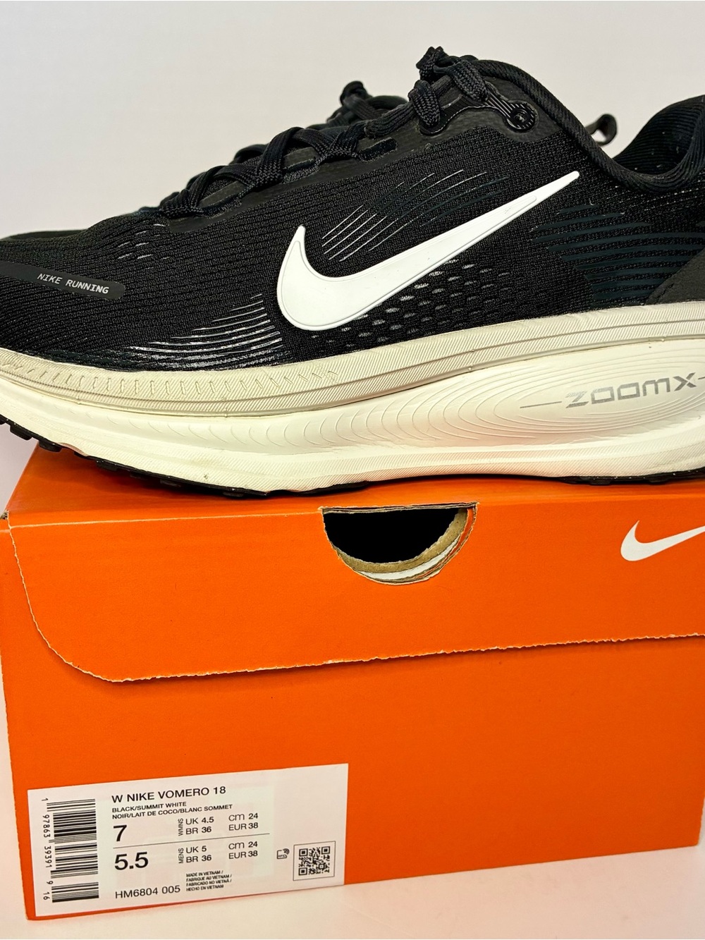 Nike Vomero 18 Running Shoes, Size 7, Road Running, Women’s HM6804 005, Black